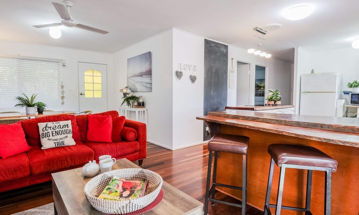 Agnes Water House | SUMMER SALT holiday house - town center, walk to the beach