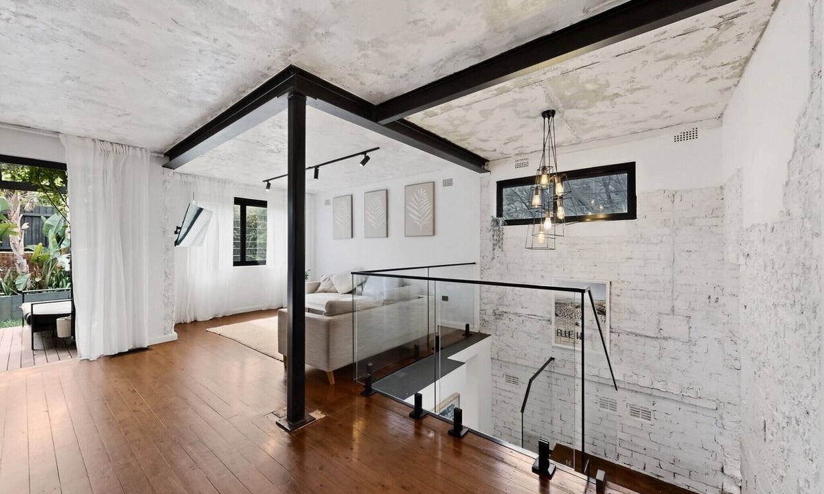 Cronulla Apartment | Sunlit 3-Bed Coastal Stay with Private Deck