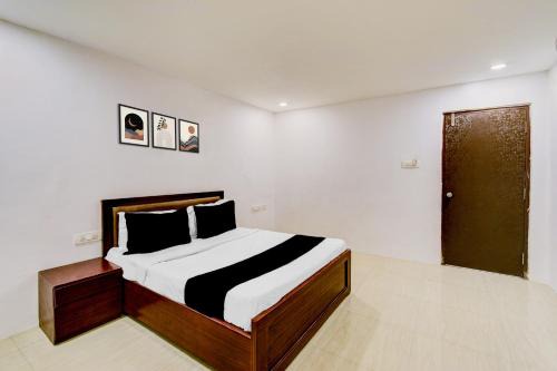 Hyderabad Hotel | Super Collection O Dilsukhnagar Bus Terminal Hyderabad Formerly Karthikeya City Stay