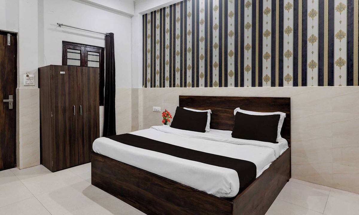 Vrindavan Hotel | Super Collection O Iskcon Vrindavan