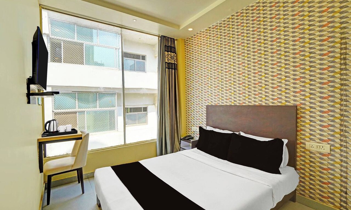 Civil Lines Hotel | Super Collection O Prayagraj Bus Stop