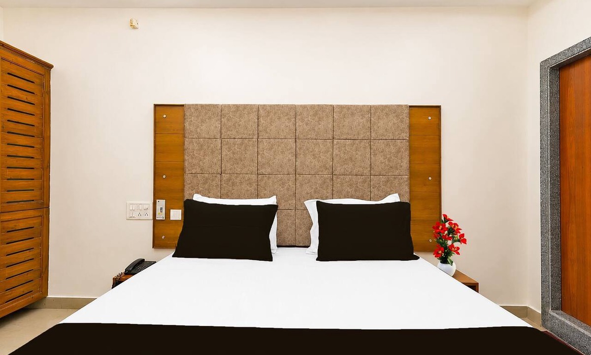 Rajahmundry Hotel | Super Collection O Rajahmundry Pushkar
