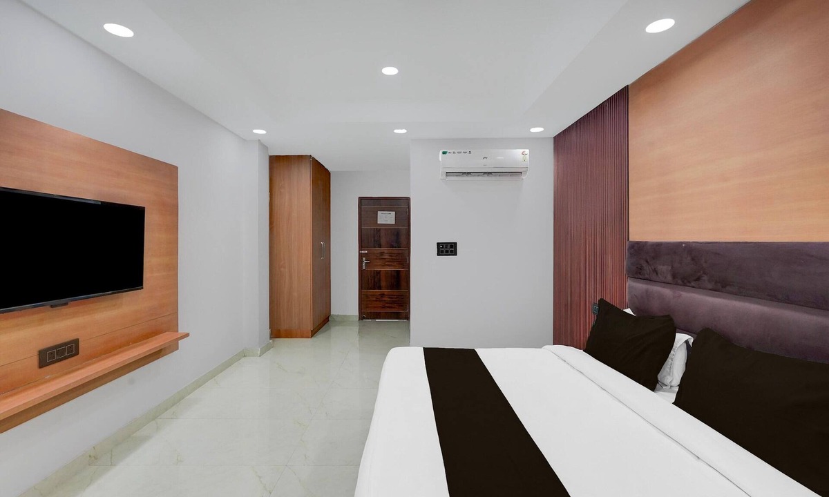 Sector 18 House | Super Collection O Sector 18 Metro Station