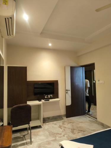 Rabale Hotel | Swagath Residency