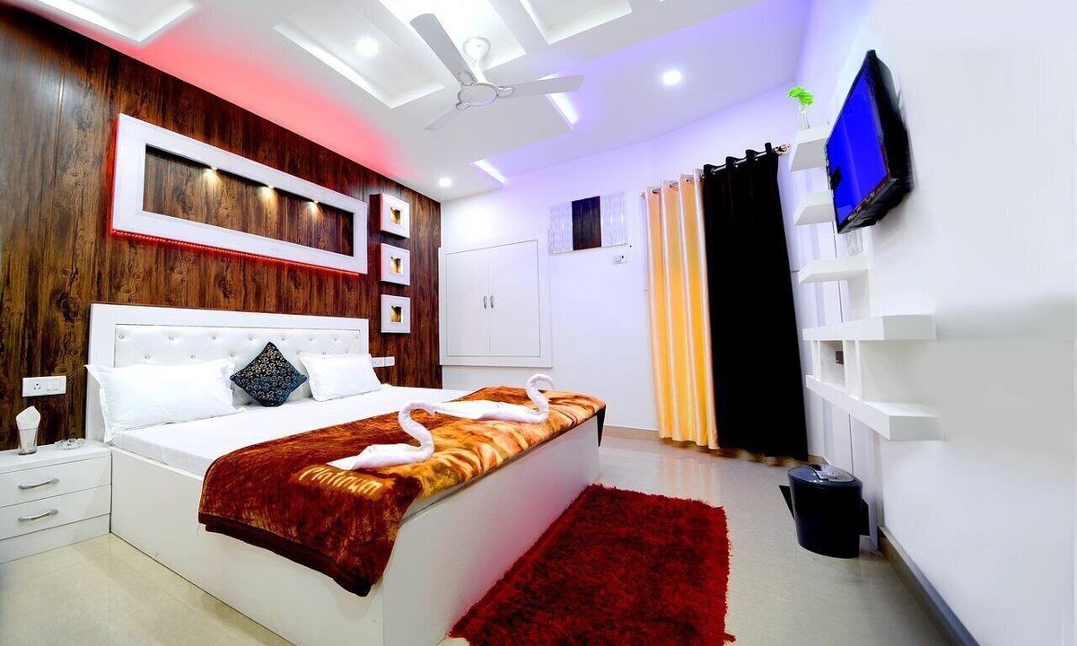 Rakabganj Hotel | Taj Square A luxurious family homestay