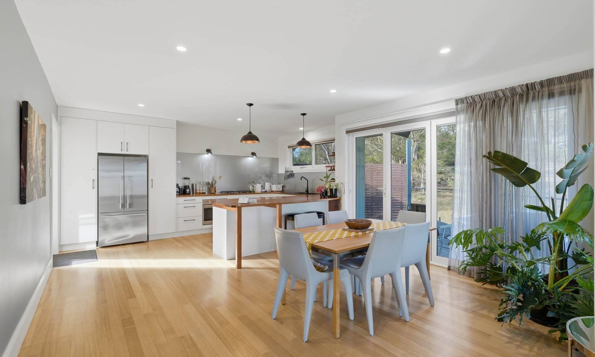 Taroona House | Taroona Hideaway – 3 Bed House with Sauna