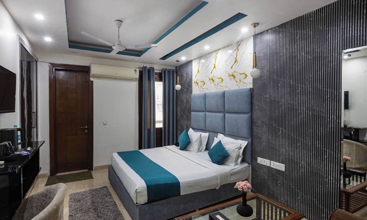 Kalkaji Hotel | The Bed and Rock