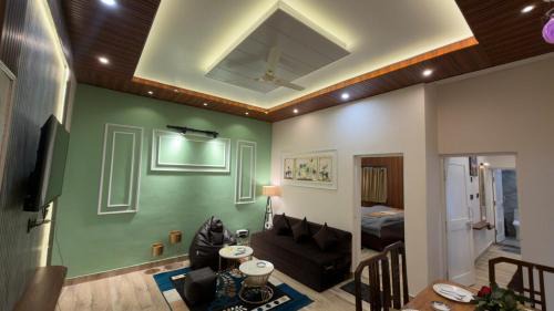 Bhowali Apartment | The Bhowali Nest 2BHK Near Kaichi Dham and Nainital
