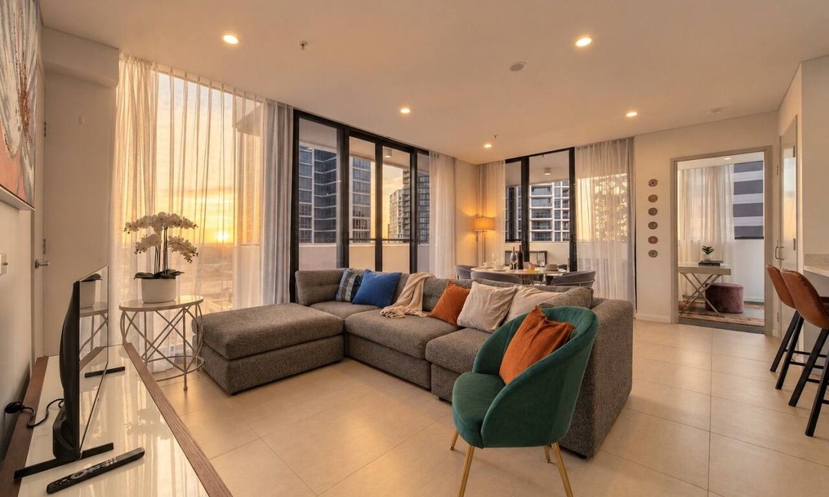 Lidcombe Apartment | The Bowery Record Club | 3BR | Parking+ Near Accor
