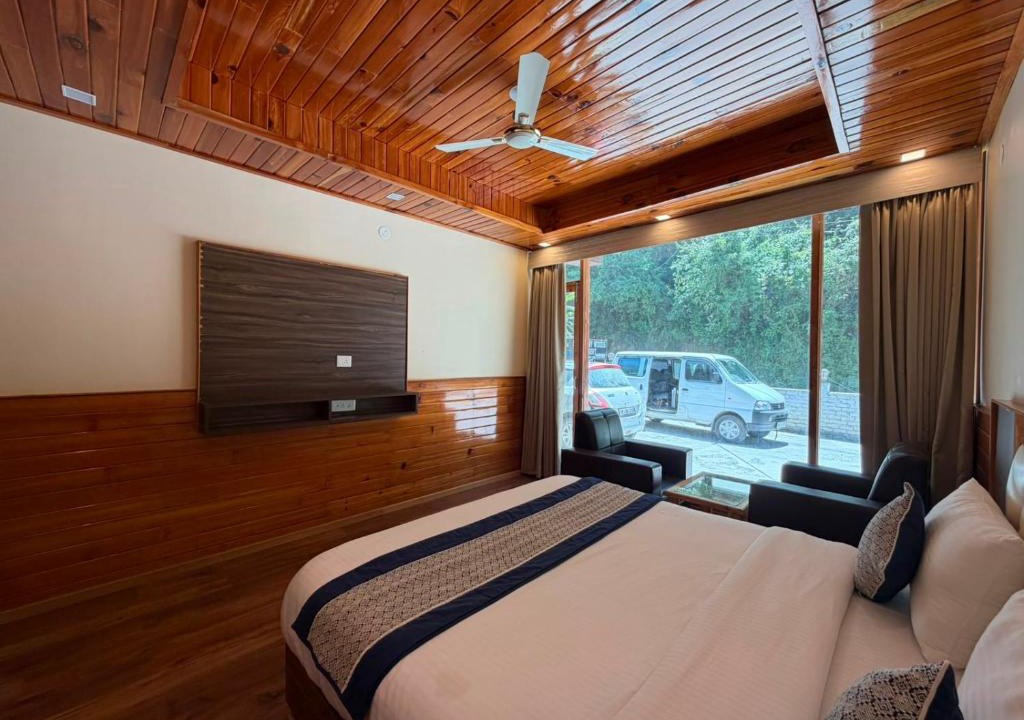 Vashist Hotel | The crown vista by naina