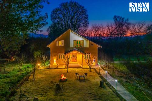 Gulmarg Villa | The Dewan Bagh - Ganderbal by StayVista - 4BHK Pet-Friendly Villa with Garden