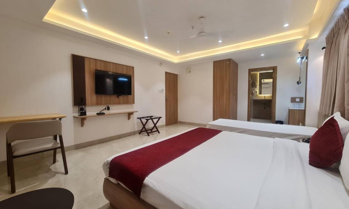 Surat Hotel | The Grand Murli Hotel, City Light Road, Surat