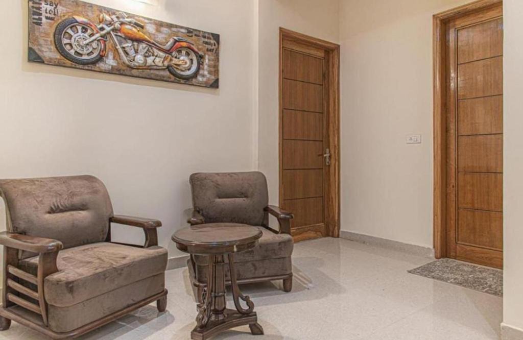 Dharampur Apartment | The Himalayan Mansion I Jacuzzi I Pet friendly & Serviced Villa I Open Air Lawn I Bonfire Available I Kasauli By Exotic Stays
