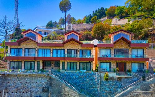 Naukuchiyatal Hotel | The Lake Ambience Signature Suites