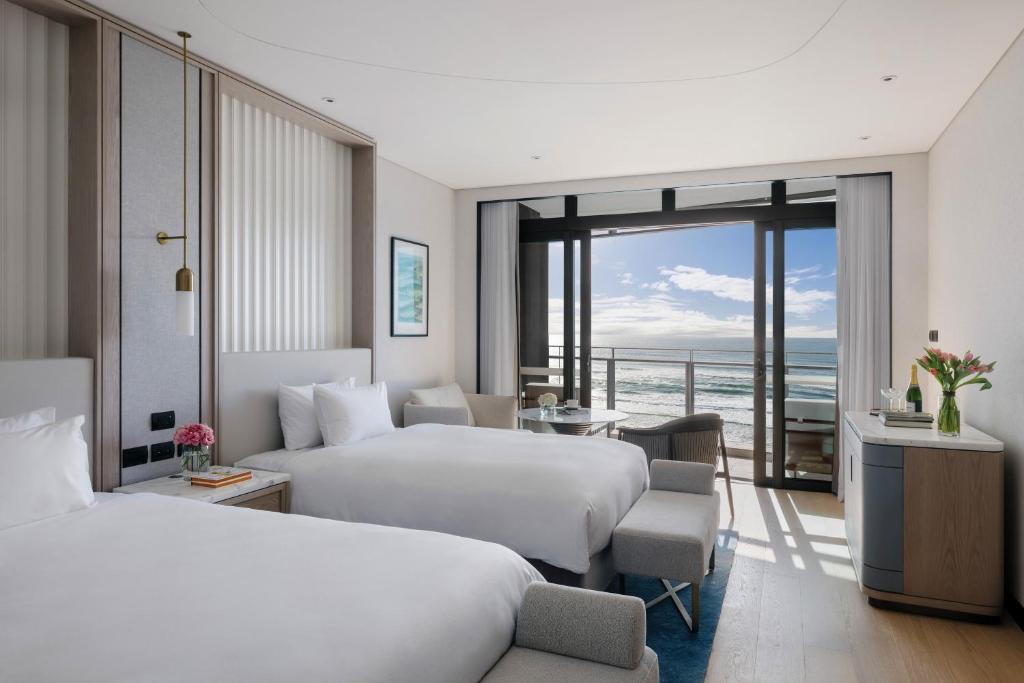 Surfers Paradise Hotel | The Langham, Gold Coast and Jewel Residences