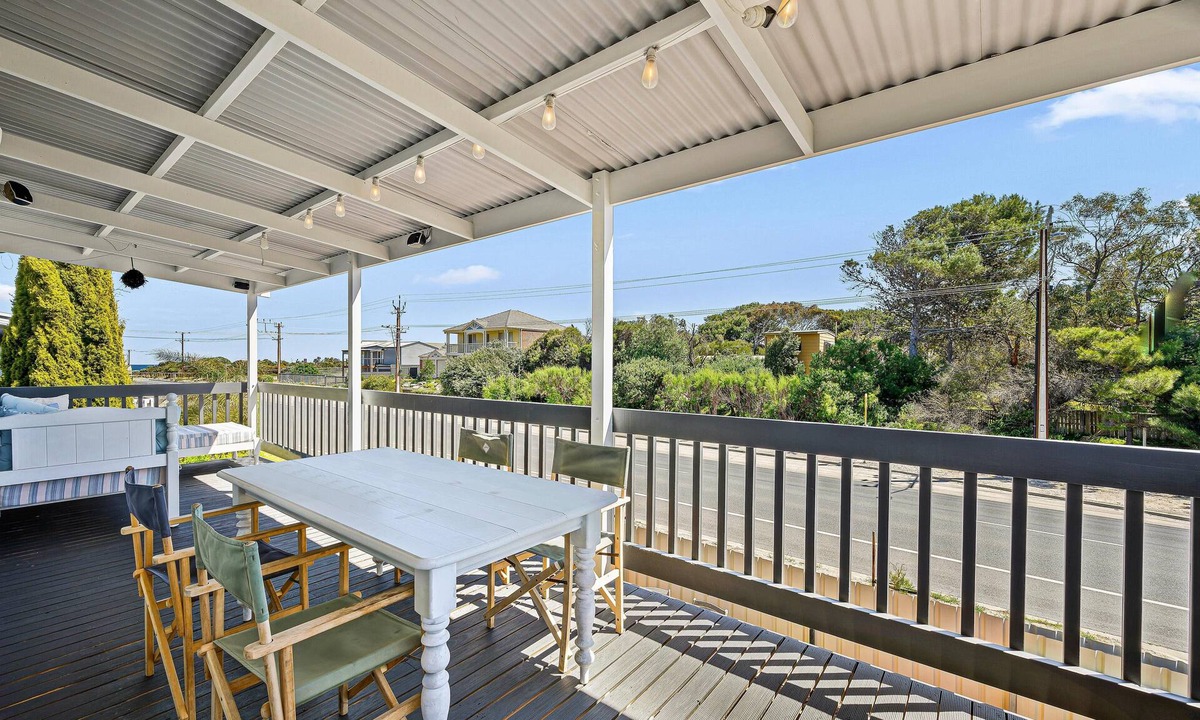 Silver Sands House | The LoveShack ~ Silver Sands - Family Entertainer Surrounded by Sea, Scrub & Hills