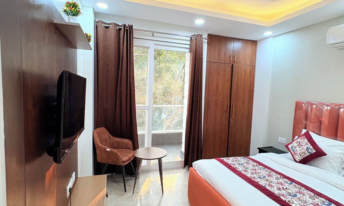 Chittaranjan Hotel | The Nuvon Residency CR Park