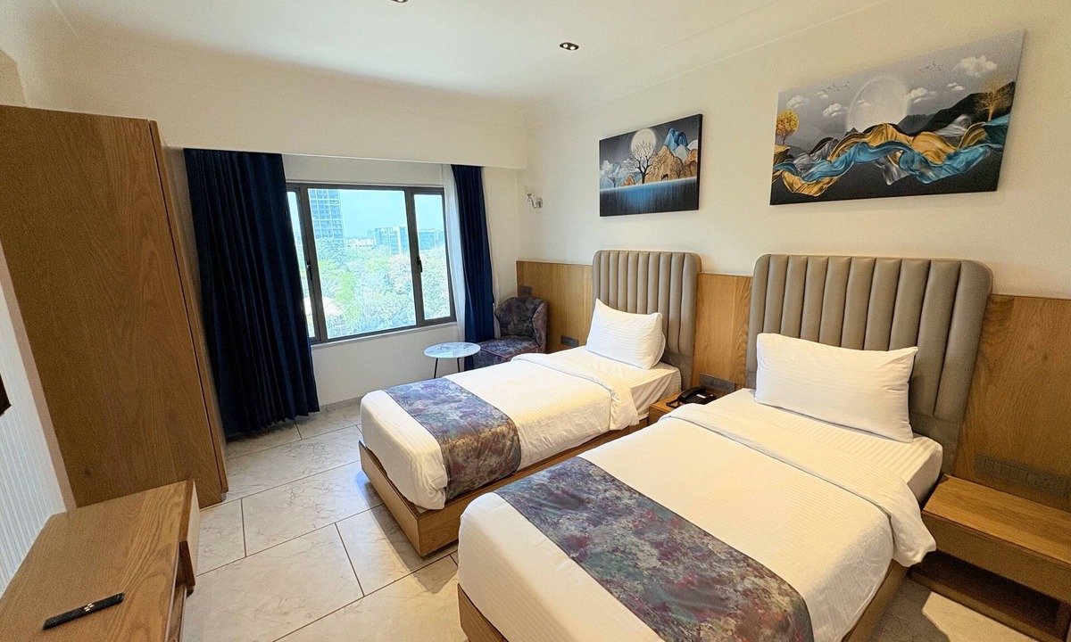 Thaltej Hotel | The Parterre - SG Highway Ahmedabad