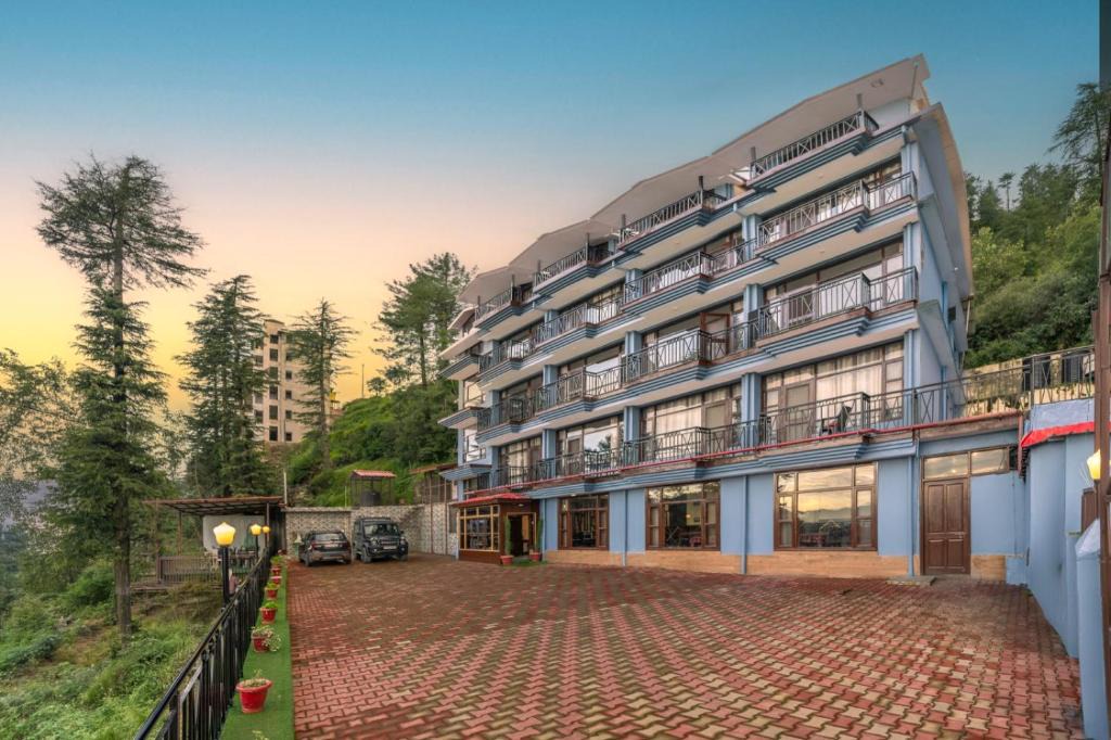 Kufri Hotel | The Prakriti Resort Shimla l Lift l Multi Cuisine Restaurant l Free Parking l By Exotic Stays