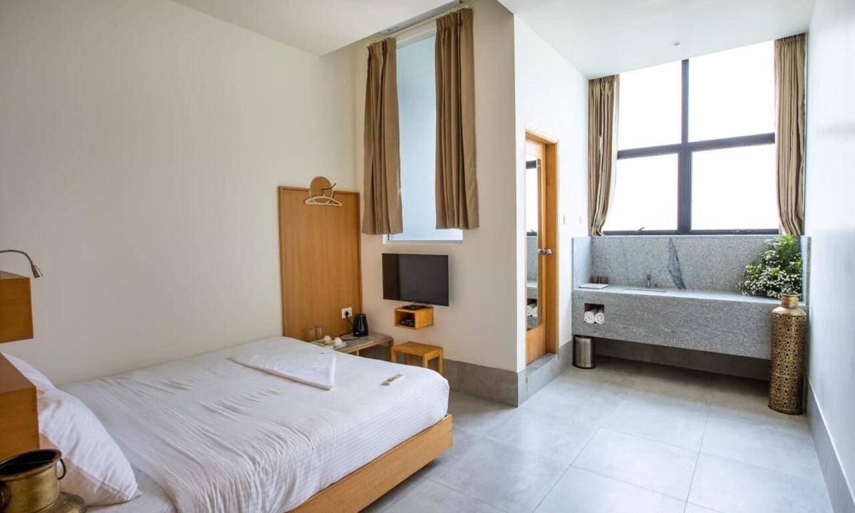 Yeshwanthpur Hotel | The Quarters Business Hotel