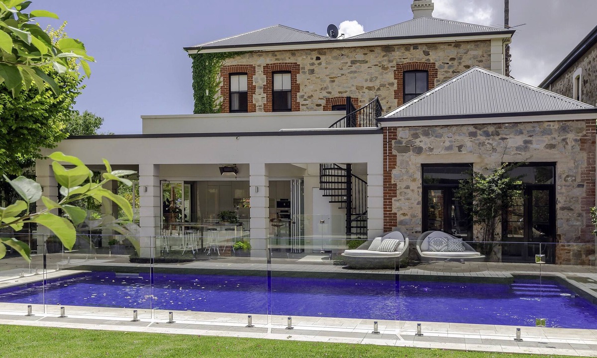 North Adelaide House | The Retreat - Private Estate, Pool, Tennis Court