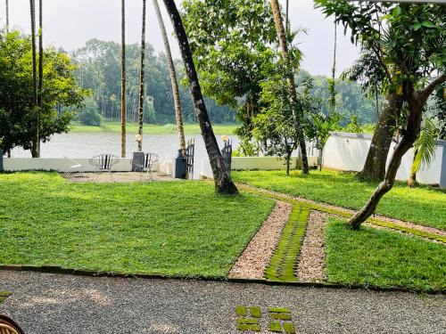 Kumbalam Apartment | The River House