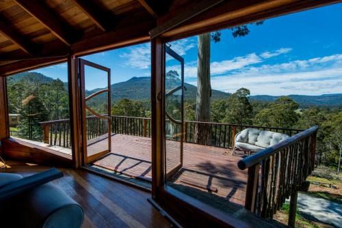 Jackeys Marsh House | The Roundhouse