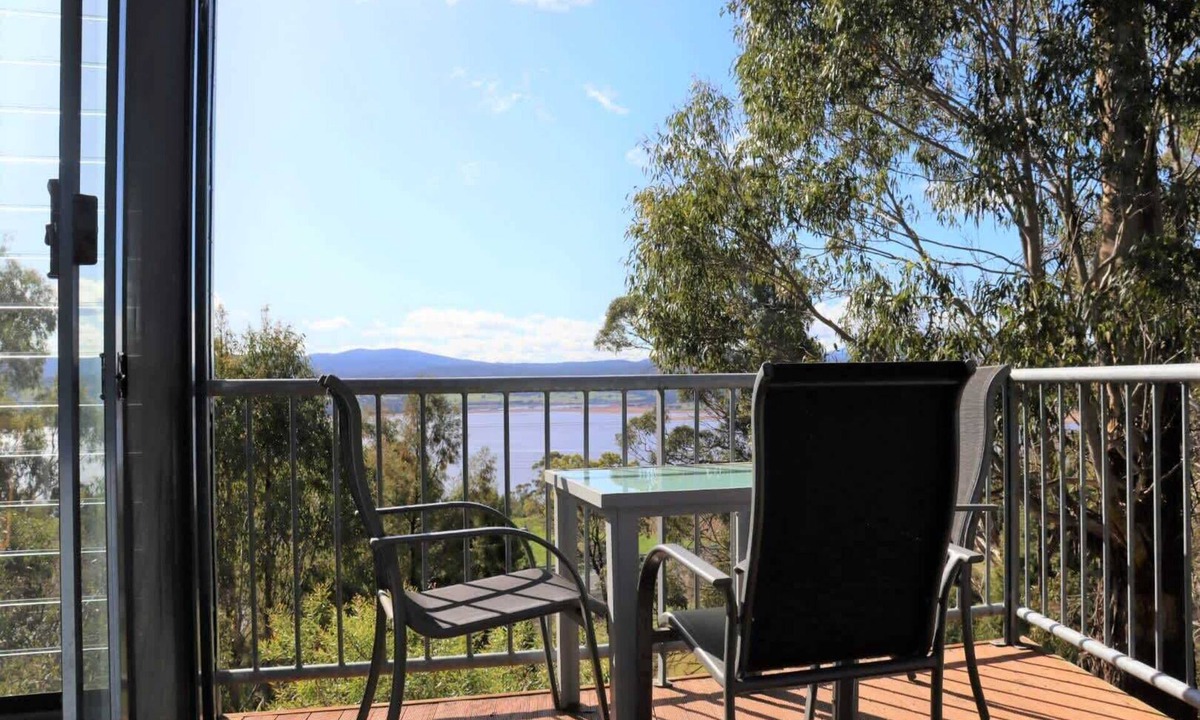 Grindelwald Apartment | The Tamar Ridge Apartment 10 - King Suite Amazing River Views