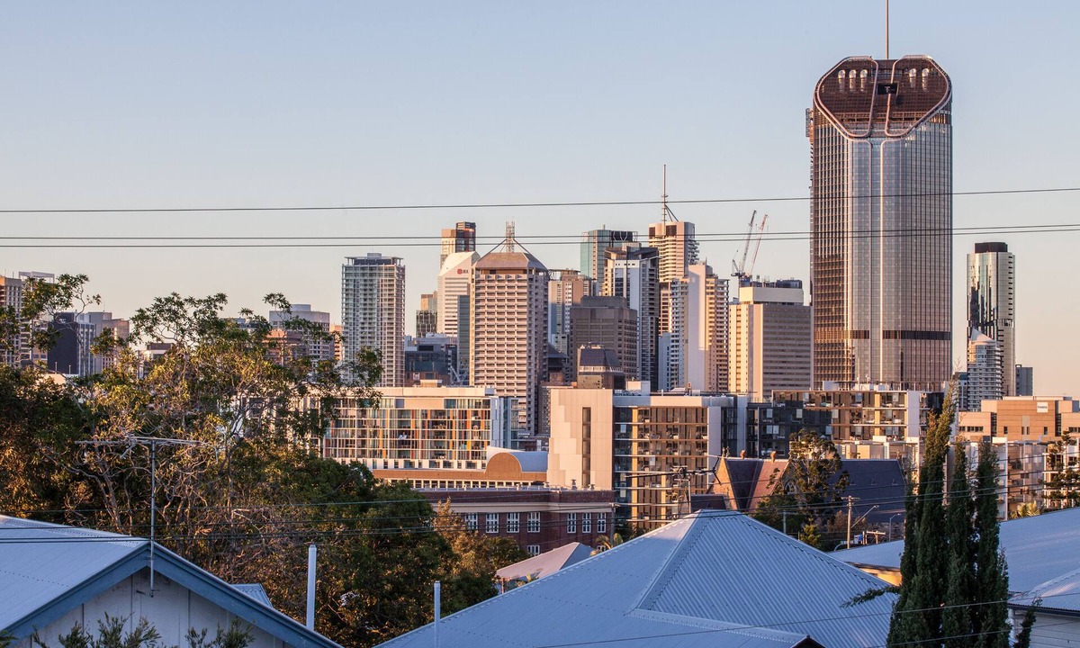 Highgate Hill Apartment | Three Bedroom Unit with Free Wifi and City Views, Parking, Close to Southbank