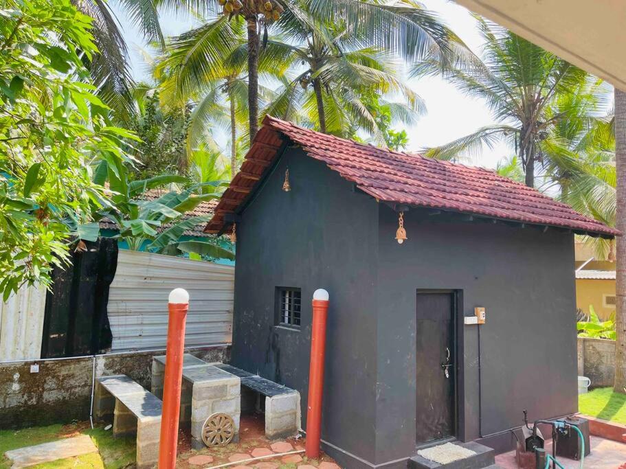 Malpe Ski Chalet | Tiny Cottage