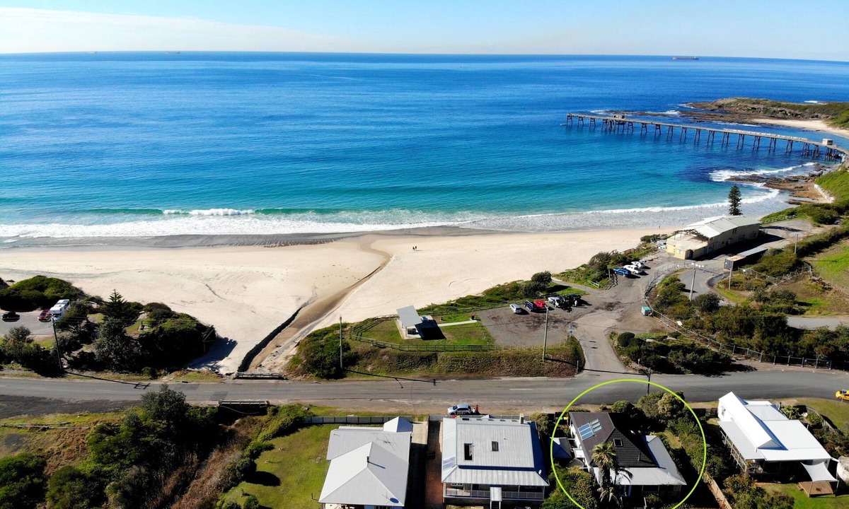 Catherine Hill Bay House | Torodes - pet friendly and moments from the sand