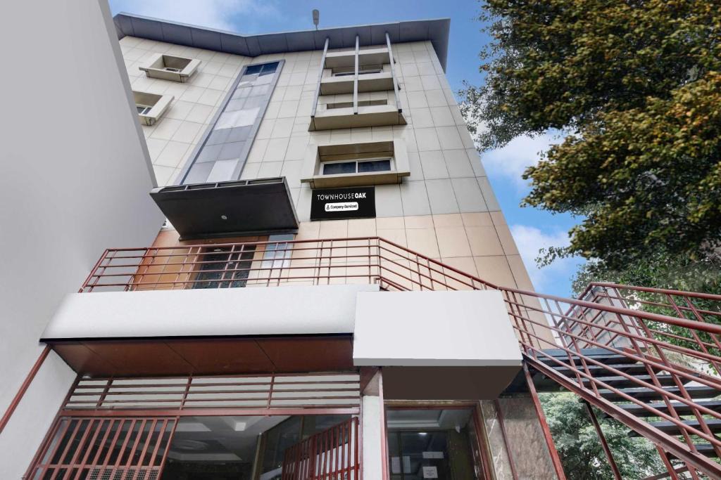 Mysore Hotel | Townhouse Oak Mysuru City Bus Terminal