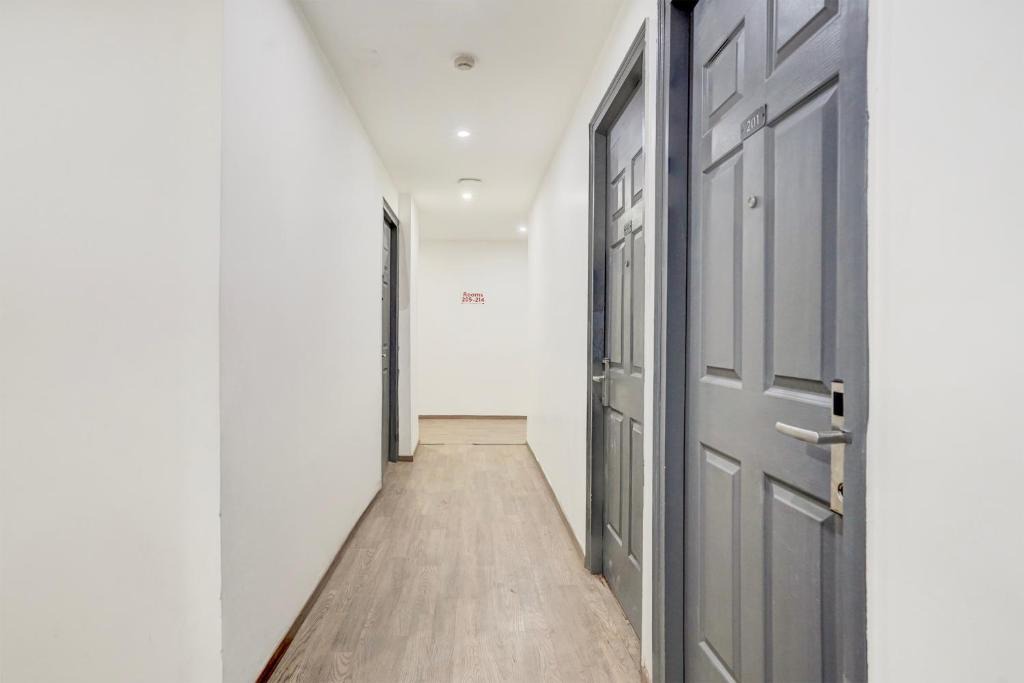 Ghaziabad Hotel | Townhouse Siddharth vihar hotel golden world and banquet
