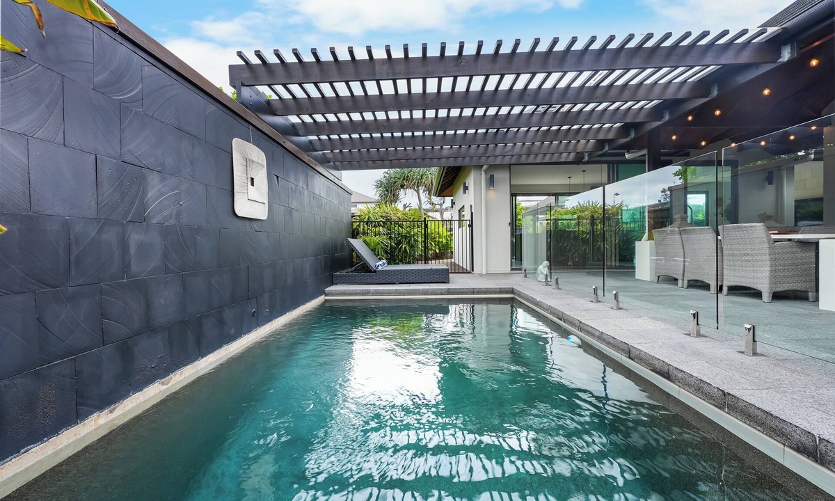 Mount Coolum House | Tranquil Beach Side Retreat - Inquire 4 Long Stay Discounts