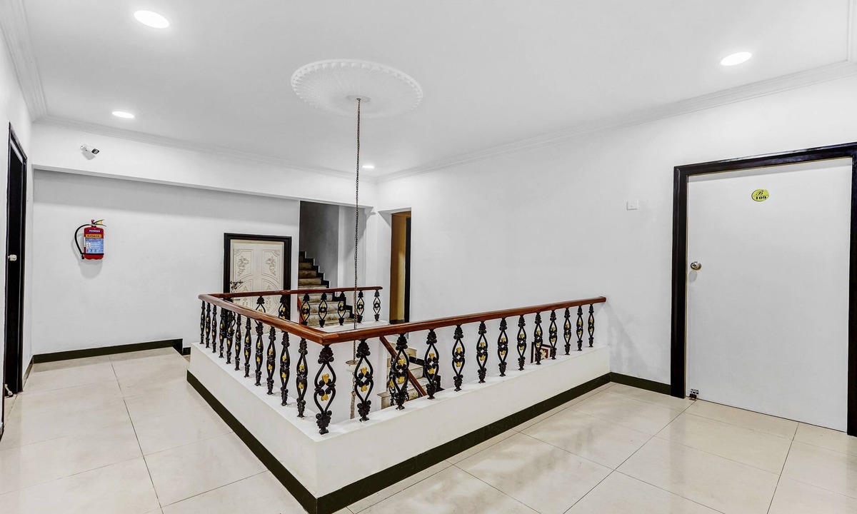 White Town Hotel | Treebo B Coral, 2 Km From Promenade Beach