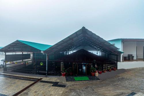 The Mall Road Hotel | Treebo Premium Queen of Hills 900 M from Mall Road