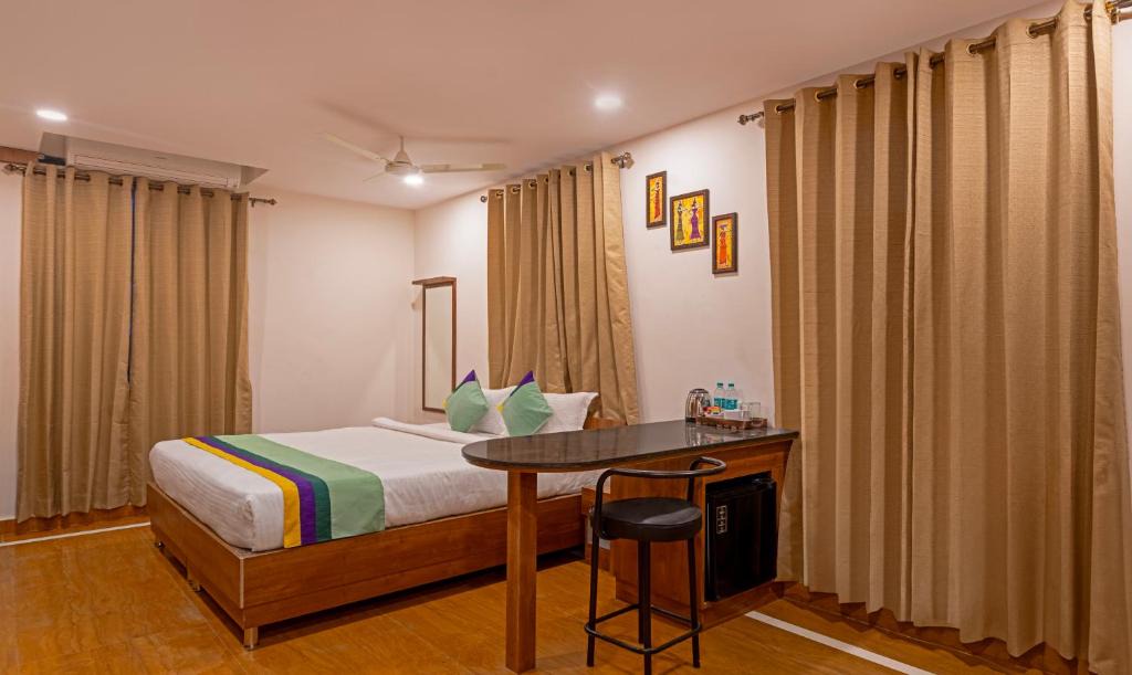 Gachibowli Hotel | Treebo Purva Crest, Gachibowli DLF