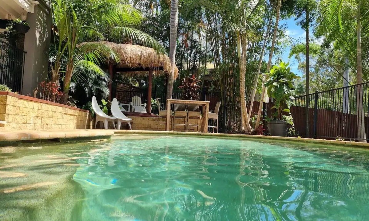 Carrara House | Tropical Hideaway Perfect for a Family- Pet OK