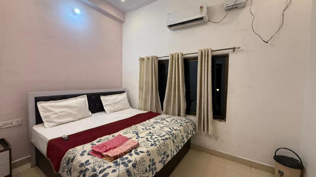 Haraiya Hotel | Utkarsh Palace And Restaurant
