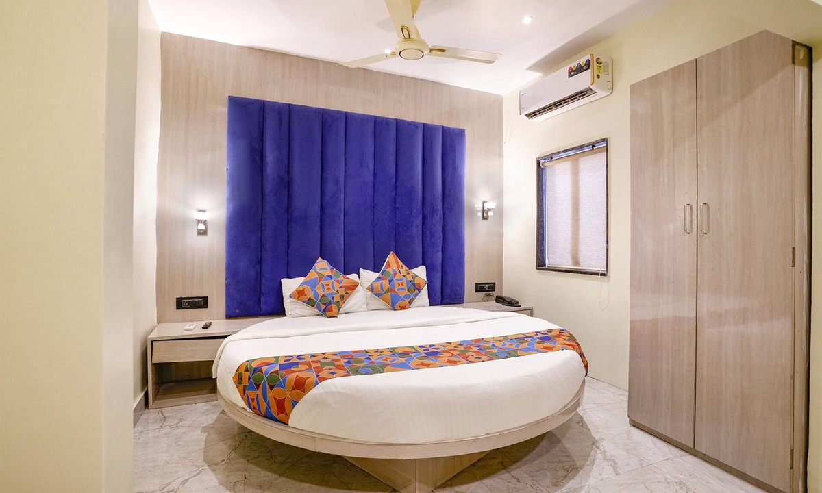 Versova Hotel | Via Priceless