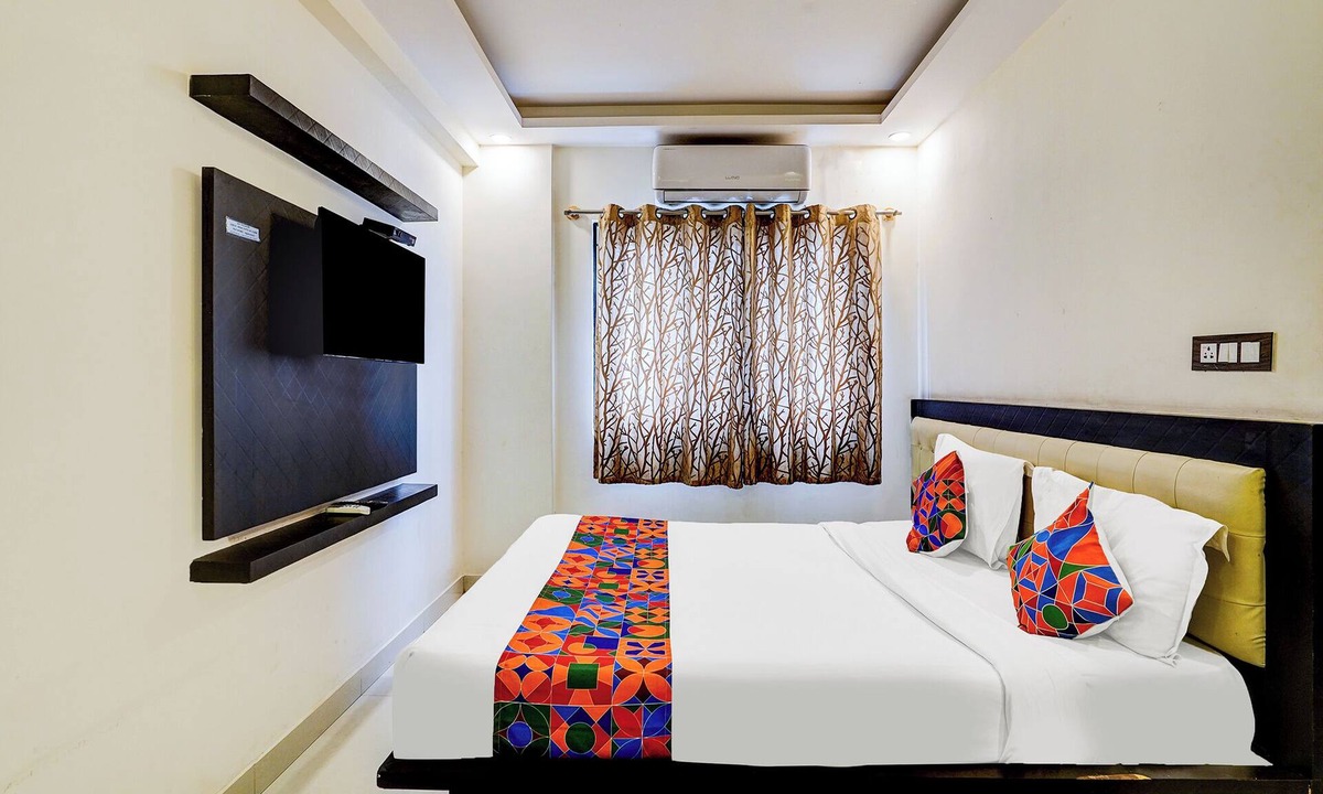 Jayanagar Hotel | Via Royal Regalia Inn - Jayanagar