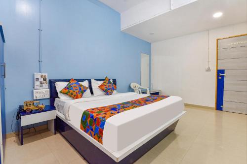 Surat Hotel | Via Solitaire