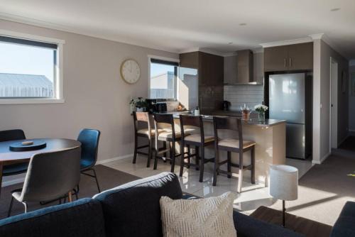 Devonport House | Villa on Parker
