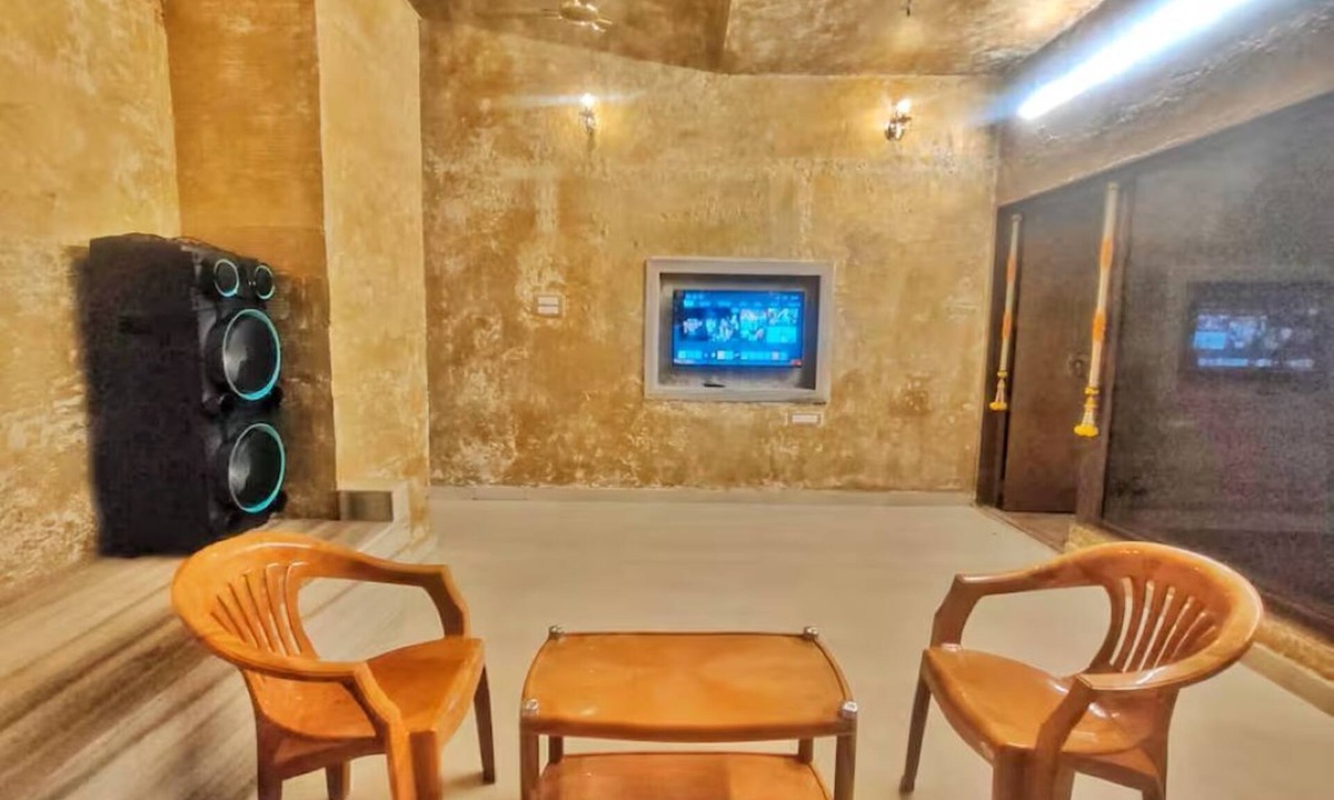 Aarey Colony Apartment | Wadhwani's Haveli Villa with Private Pool! 2