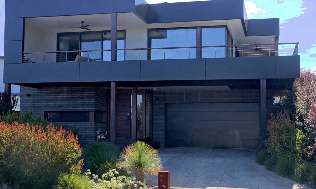 Cape Woolamai House | Waters Edge Rest, Lux Couples and Small Family Retreat 2 min walk to beach