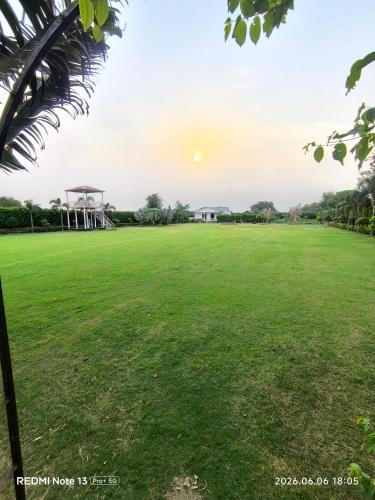Noida House | Welcome to Sony Farms