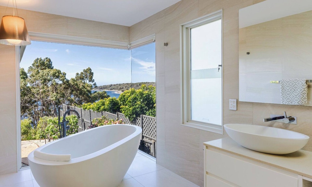Binalong Bay House | WELHAM ~Seaside Hideaway @ the Bay of Fires~Luxury 4 bedroom 2.5 bath Beachhouse