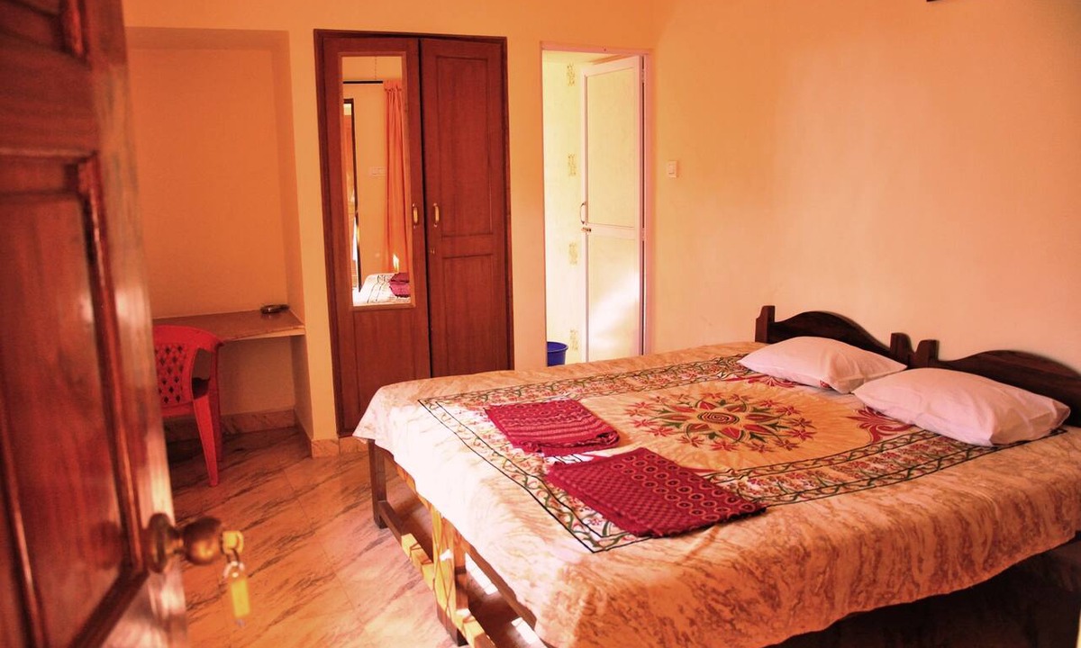 Vagator Hotel | Yellow House
