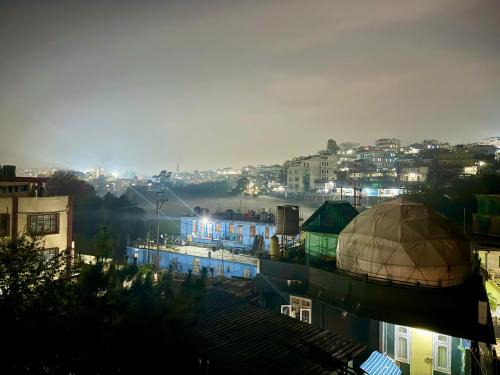 Shillong Villa | Yepplo Holiday Home - Nongmynsong - Shillong - 24hrs Caretaker - Breakfast - Power Backup & Parking