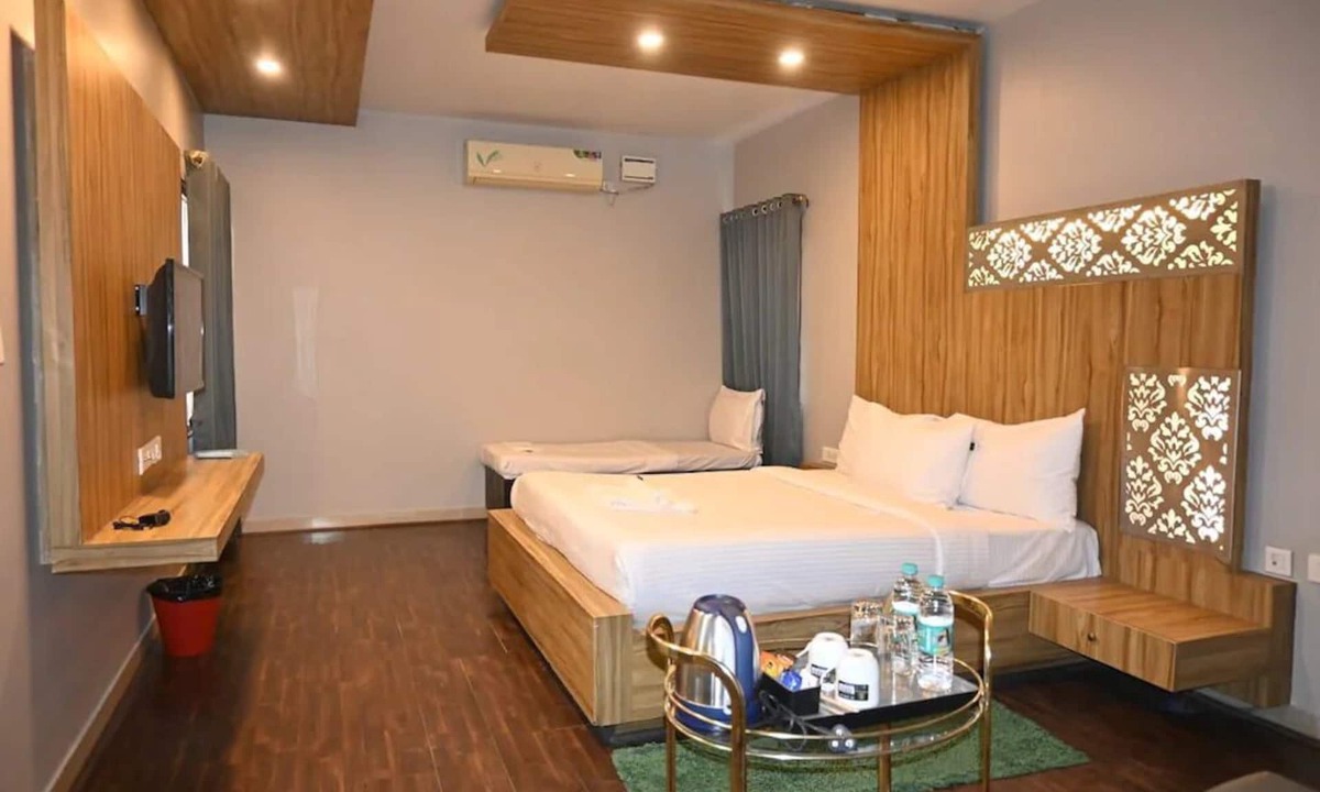 Pulikeshi Nagar Hotel | ZIPP Lite Frazer Town